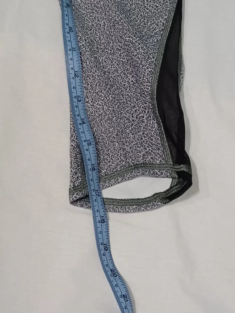 Lululemon Crop Leggings Women's Size 4 Gray Black Mesh Athletic Yoga Pants